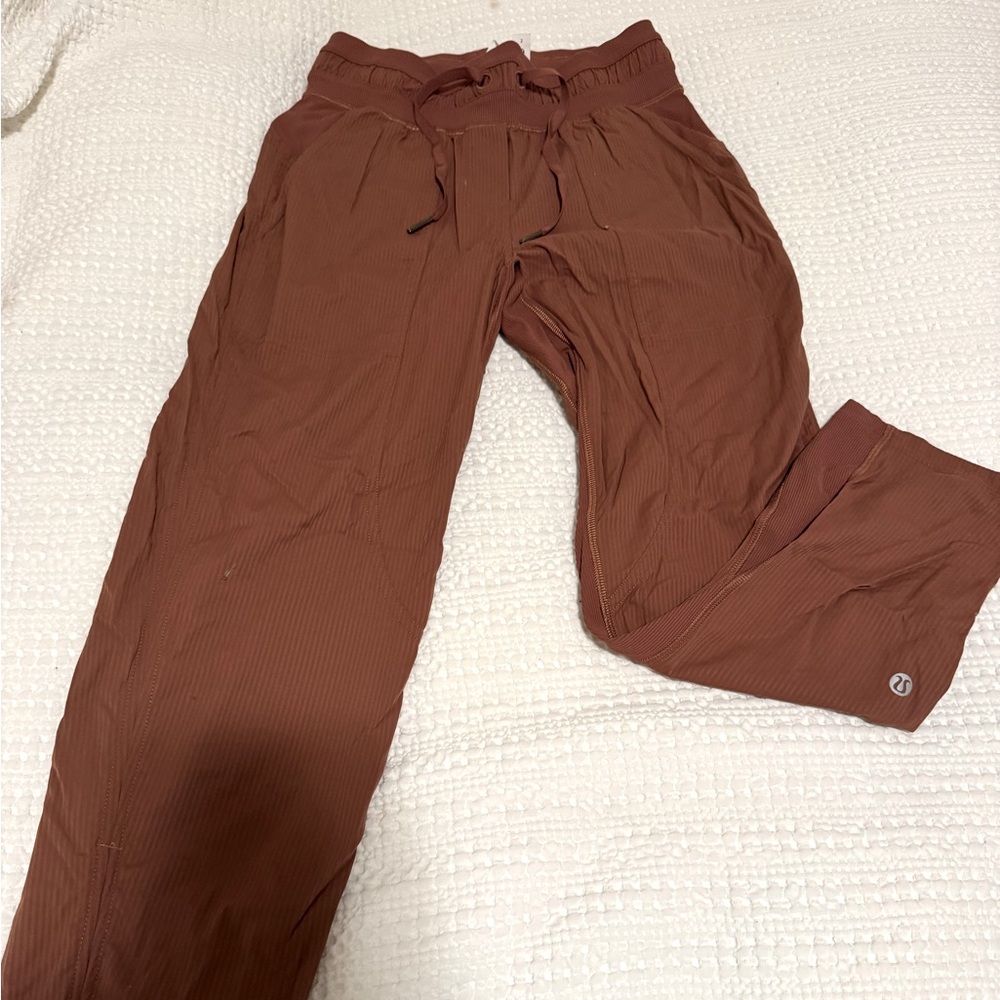 Dance Studio Mid-Rise Cropped Pants